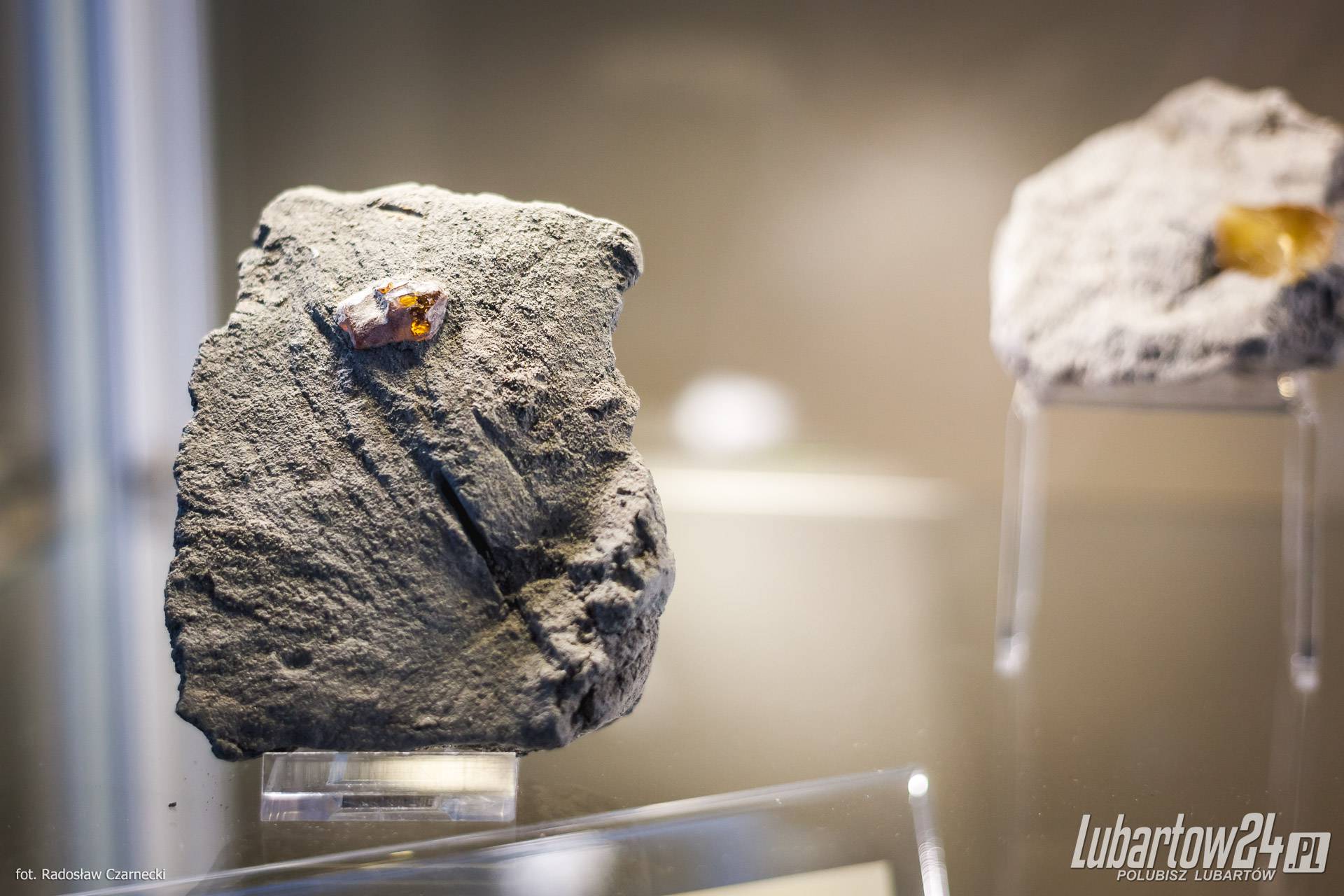 wystawa minerałów w Niedźwiadzie