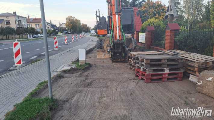 Zamiast zatoki autobusowej powstaje parking przy kościele