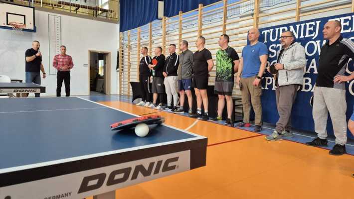 Mundury ustąpiły miejsca rakietkom - sportowe emocje w Woli Skromowskiej