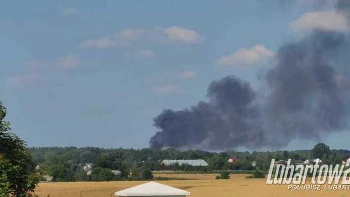 Pożar kombajnu, wiele jednostek zadysponowanych do akcji gaśniczej