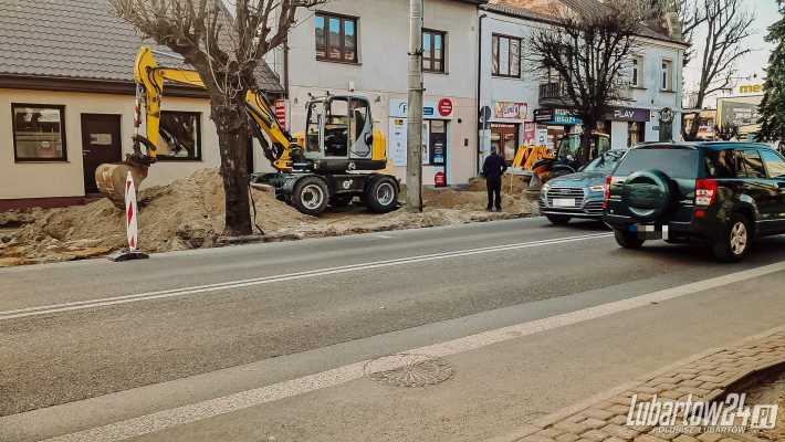 Lubartów: Wznowiono prace przy przebudowie chodnika