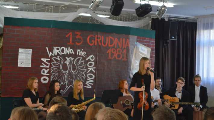 13 grudnia 1981 - młodzież z II LO pamięta