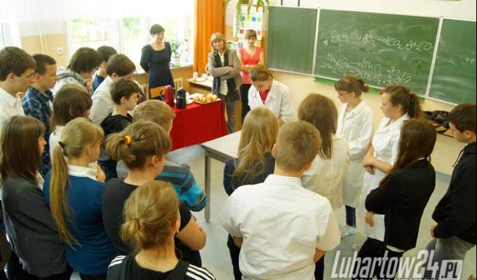 Młodzi odkrywcy - chemiczny konkurs w Kamionce