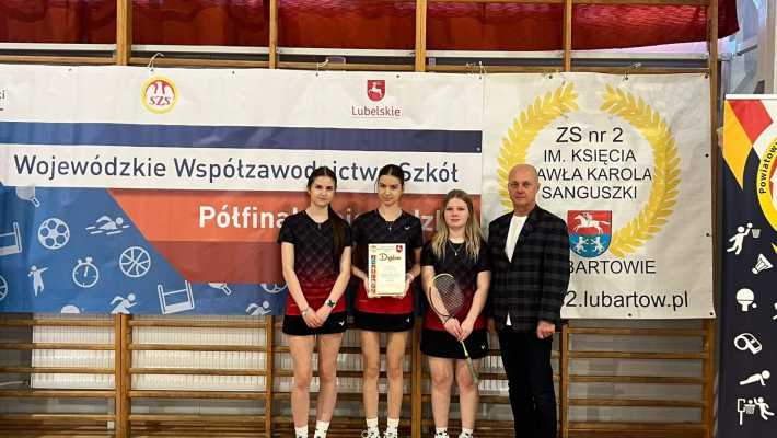 Dziewczęta z ZS nr 2 w Lubartowie, tak jak przed rokiem, najlepsze w rejonie w badmintonie drużynowym!