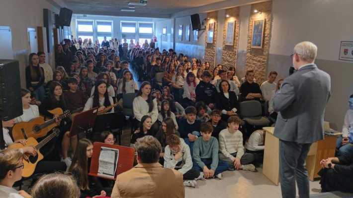 Kolędowanie w II LO