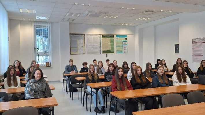 Uczniowie II LO z wizytą w Collegium Pharmaceuticum w Lublinie
