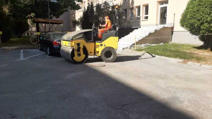 Drogowcy sami naprawili parking przy szpitalu
