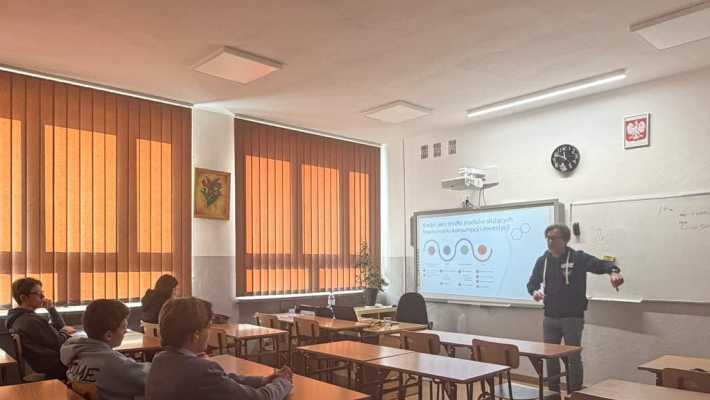 ADIUNKT Z SGH WYKŁADAŁ W II LO W LUBARTOWIE