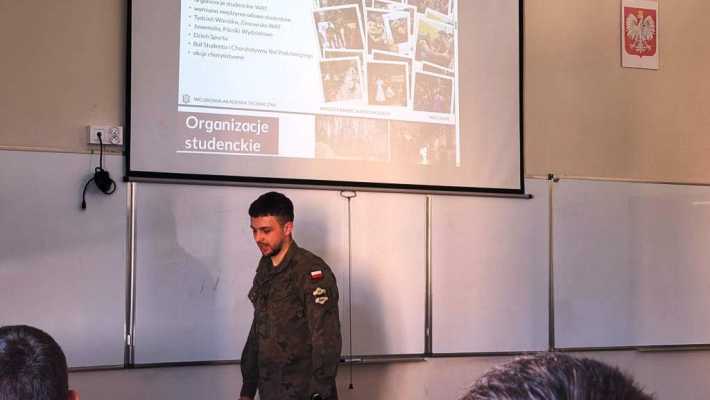 Przedstawiciele Wojskowej Akademii Technicznej z wizytą w II LO