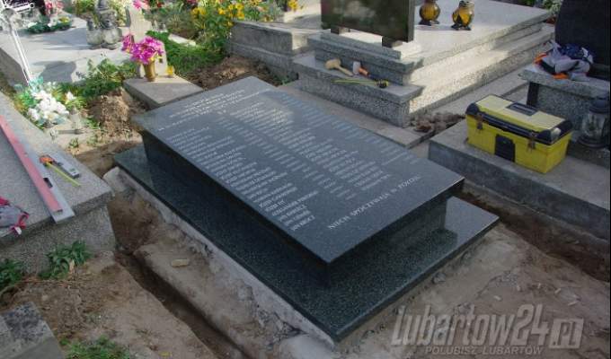 Już stoi pomnik 50 pomordowanych w betoniarni