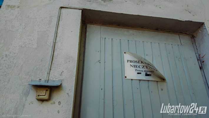 Powiat chce wyburzyć jeden z budynków przy szpitalu. Na razie szacuje koszty