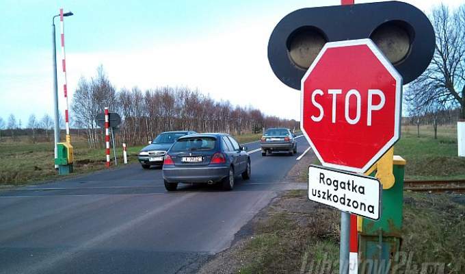 Przejazd na obwodnicy: Uważaj na uszkodzoną rogatkę