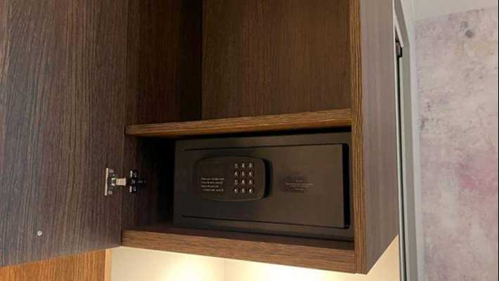 Jak wybrać sejf do szafy? Rozmiar, klasa bezpieczeństwa i dodatkowe funkcje