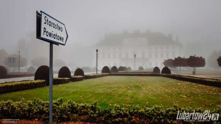 Nagrody w urzędzie. Starostwo rozdało pracownikom ponad 330 tysięcy złotych