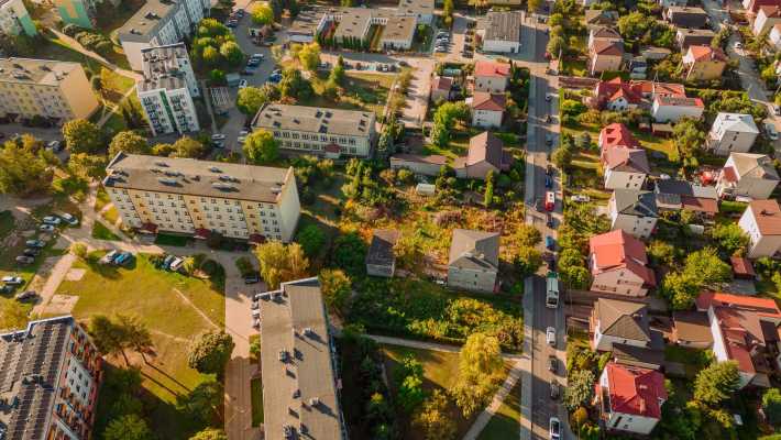 Mieszkań przybywa, mieszkańców ubywa