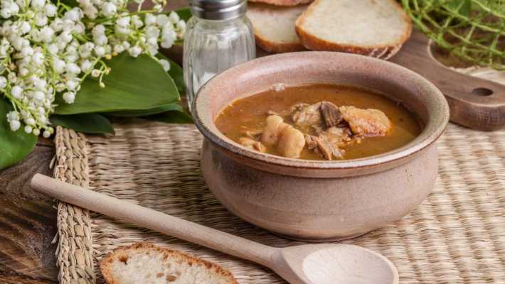 Węgierska zupa gulaszowa - sekrety autentycznego smaku