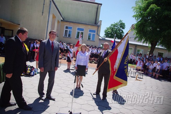 Nadanie imienia i sztandaru Szkole Podstawowej w Łucce