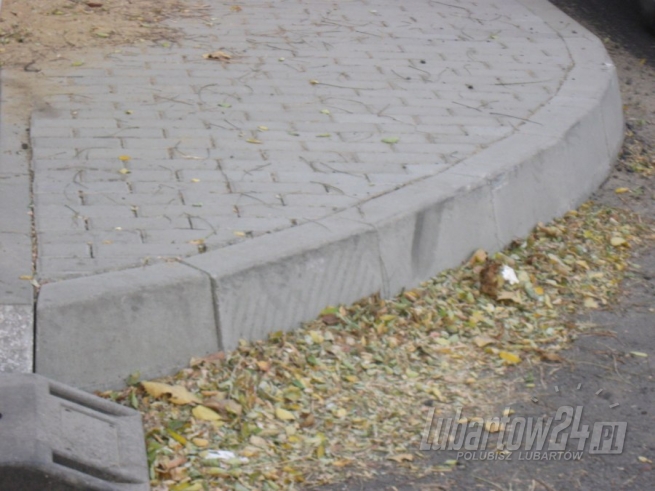 Mieszkańcy Sernik narzekają na chodnik przu remontowanym moście