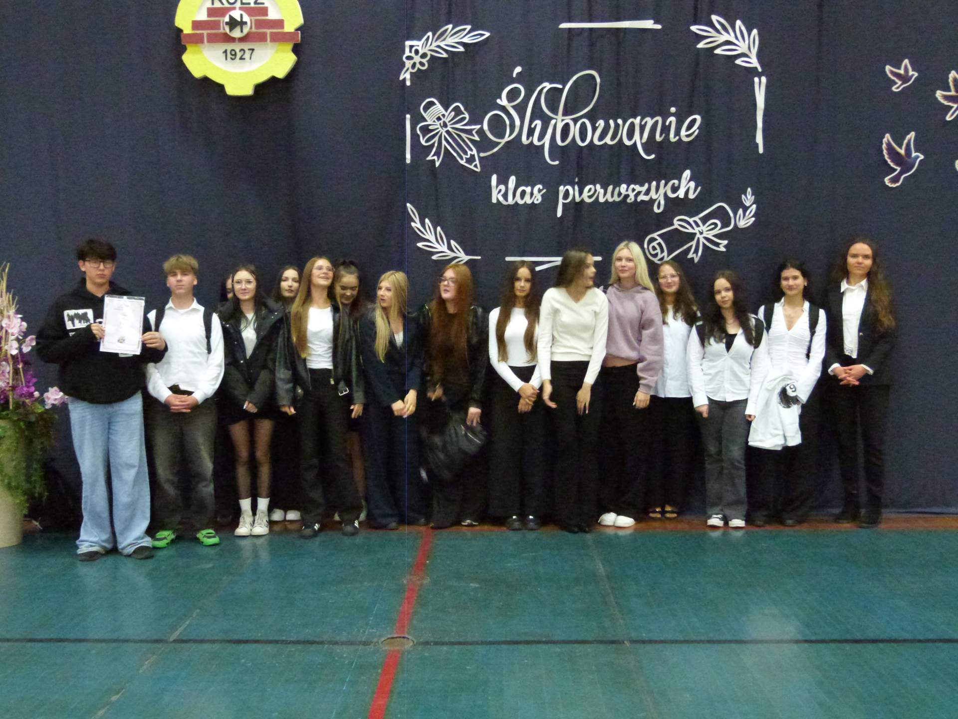 [SZKOLNE WIEŚCI] Dzień Edukacji Narodowej i ślubowanie klas pierwszych - wyjątkowa uroczystość w RCEZ