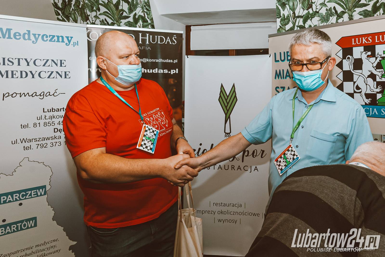 Szachiści zagrali dla Antosi Bober