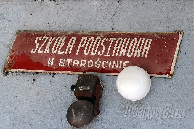 Szkoła w Starościnie