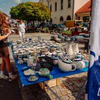 zdjęcie targ staroci w centrum Lubartowa