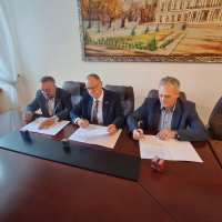 zdjęcie W Starostwie podpisano dwie umowy