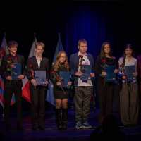 zdjęcie 92 stypendystów z ZS2