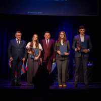 zdjęcie 92 stypendystów z ZS2