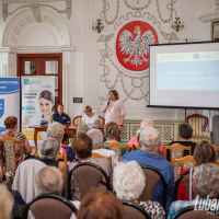 zdjęcie Senior na drodze