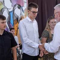 zdjęcie uroczyste zakończenie roku szkolnego w II LO