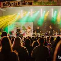 zdjęcie Koncerty dożynkowe w Niedźwiadzie