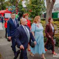 Barwny korowód dożynkowy