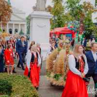 zdjęcie Barwny korowód dożynkowy