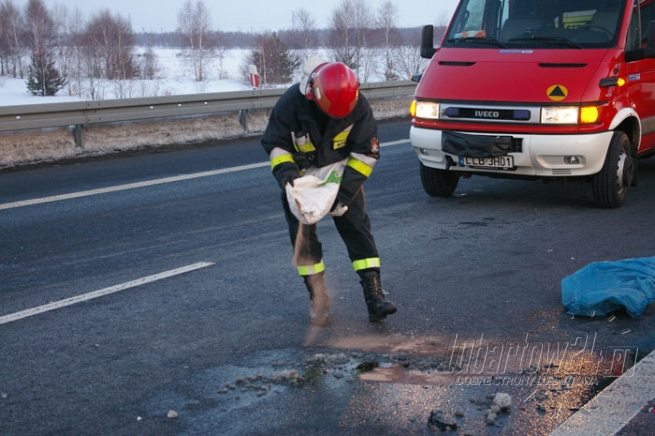 Uciekał przed policją, rozbił auto