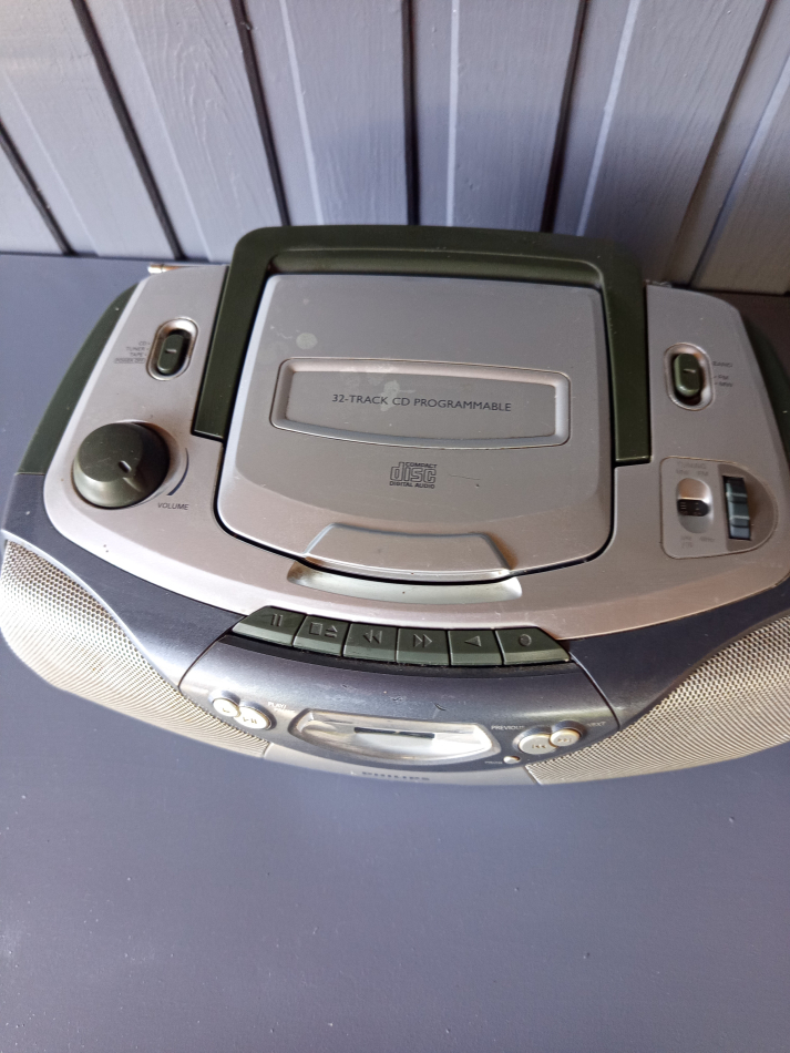 Radiomagnetofon z CD Philips