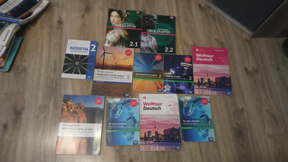 Sprzedam podręczniki do 2 i 3 klasy LO