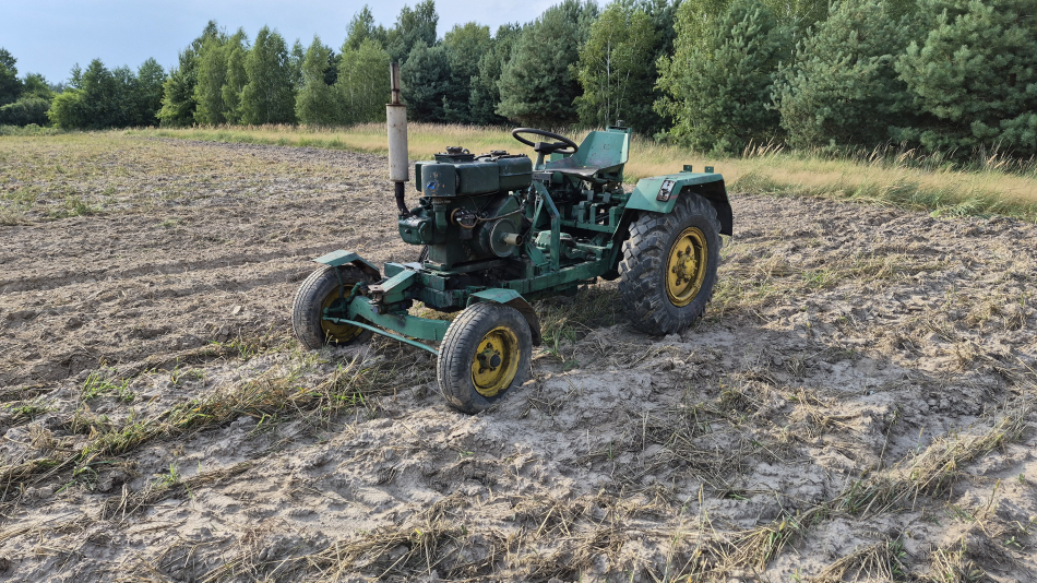 Traktor ES 15 z silnikiem Andoria 1HC102 - zdjęcie 2