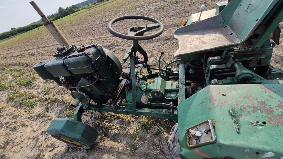 Traktor ES 15 z silnikiem Andoria 1HC102 - zdjęcie 3