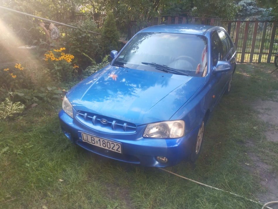 2001 Hyundai Accent - zdjęcie 2