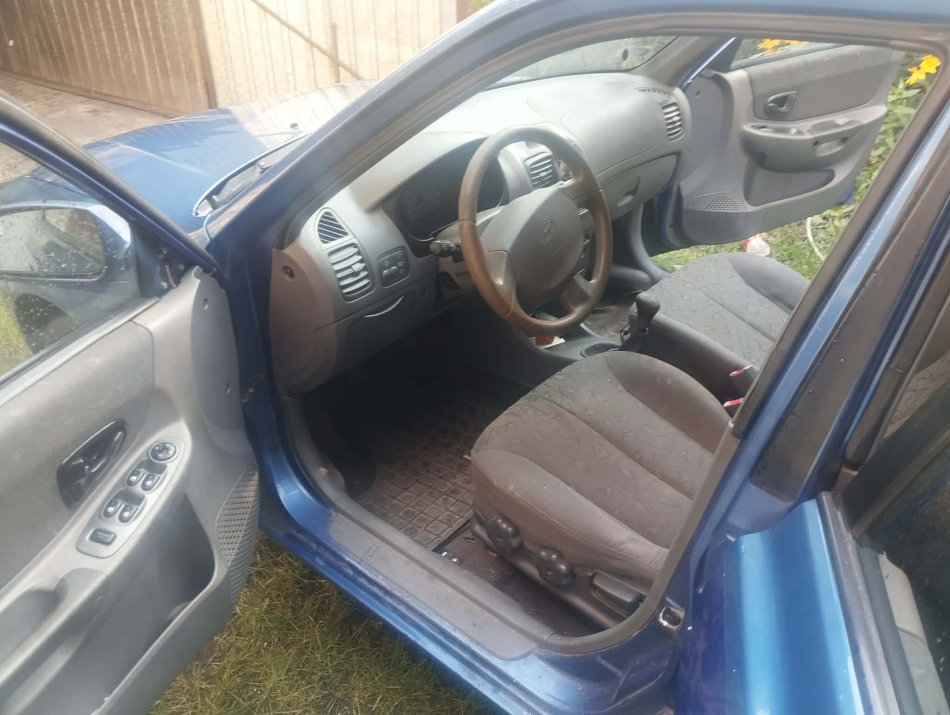 2001 Hyundai Accent - zdjęcie 4