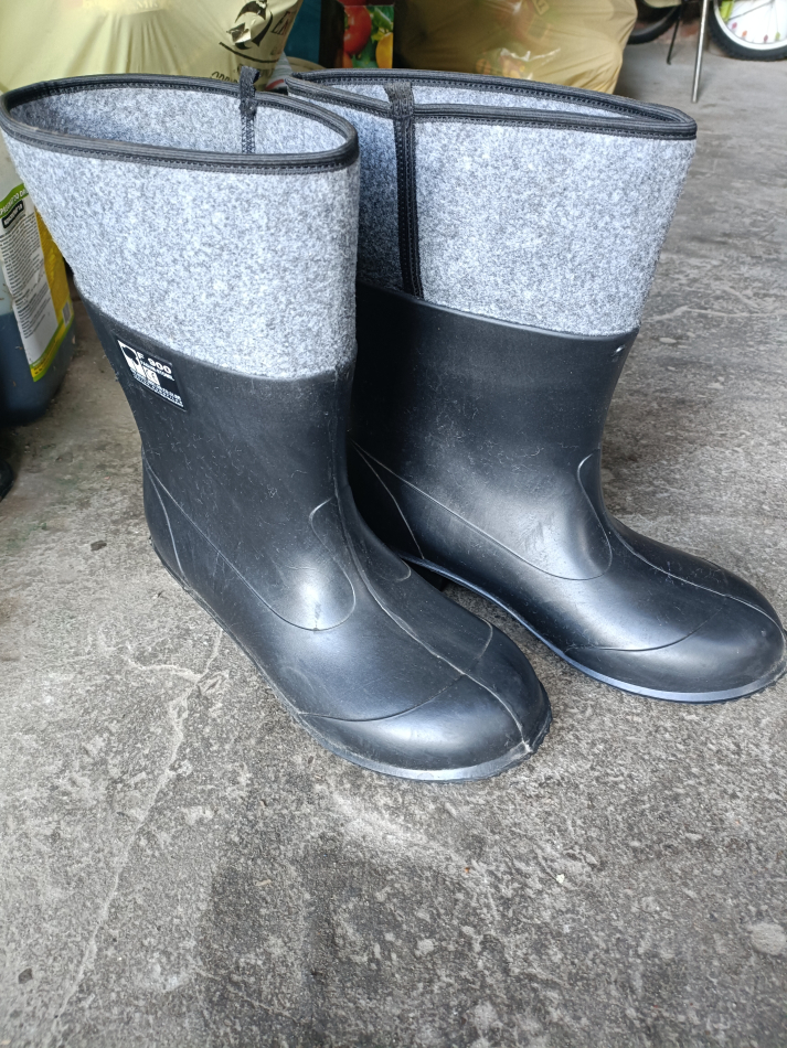 Buty gumowe.