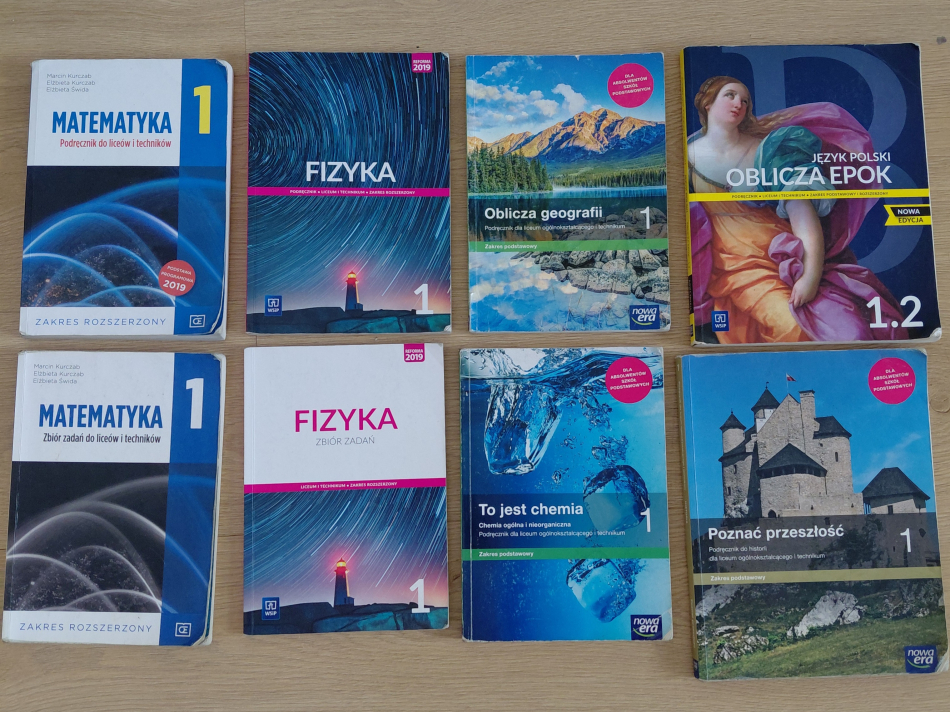 Sprzedam podręczniki do klasy I-IV LO
