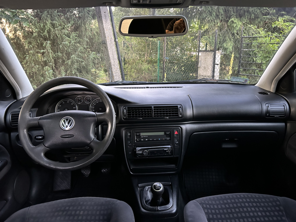 Volkswagen Passat B5 FL 2.3 VR5** - zdjęcie 5