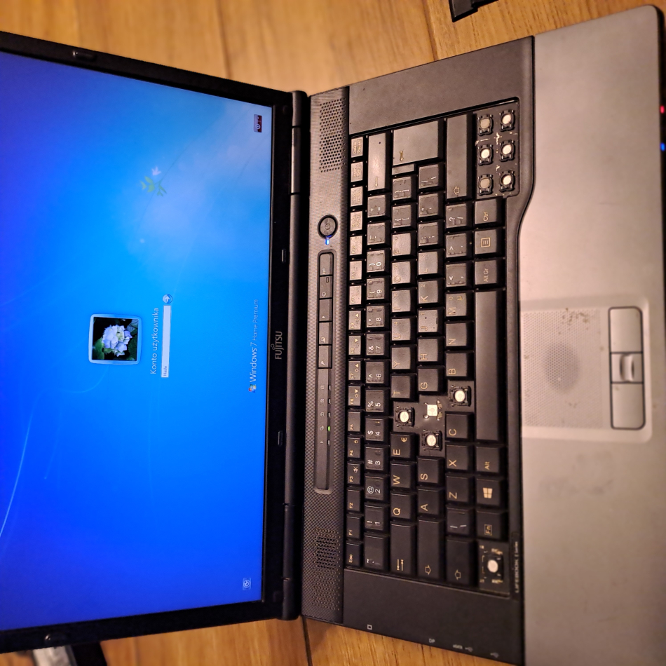 Laptop Fujitsu life book e 752 - zdjęcie 2