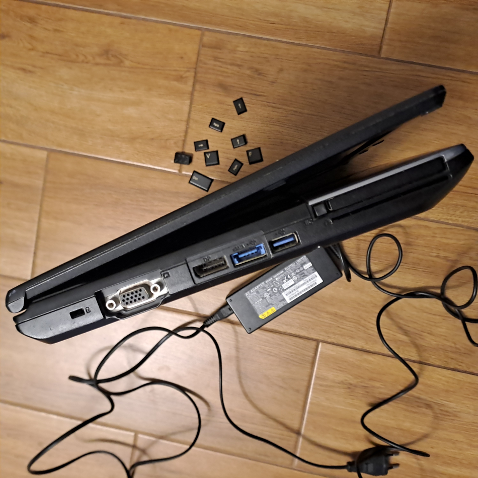 Laptop Fujitsu life book e 752 - zdjęcie 4